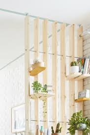 Industrielles Avec Un Look De Verriere Atelier Ou Avec Un Cote Scandinave Quand Elles Sont En Bois Ajoure Les Cloi Cloison Cloison Bois Deco Salon Scandinave