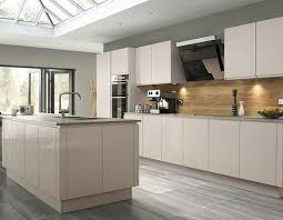 uber kitchens & bedrooms