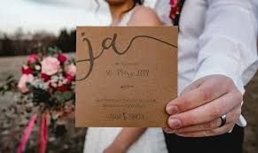 Bei der kartenmacherei findet ihr zum beispiel papeterie passend zum thema. Schone Spruche Fur Die Hochzeitseinladungen I Weddyplace