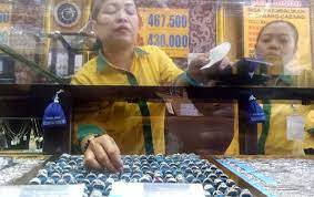 Kembali pada kesempatan ini pt. Pura Pura Jual Anting Ibu Rt Ngutil Cincin Emas Putih