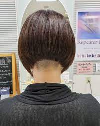 蟹江町 イトウヘアーデザインさんはinstagramを利用しています ただの前下がりボブ じゃないよ なんとサイドもバックもツーブロック これで 夏の準備 笑 前下がりボブ ツーブロック 女性ツーブロック ツーブロック女子 イトウヘアーデザイン 前