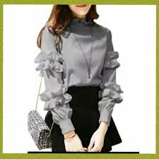 Pilihan baju batik berikut ini juga bisa anda masukkan ke dalam daftar referensi baju batik kerja yang akan anda beli nantinya. Jual Baju Atasan Wanita Outfit Korea Terbaru Tunik Blouse On Model Jakarta Pusat Elbensa Tokopedia