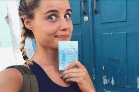 Kelly Bailey já tem carta de condução: "Saiam da frente"