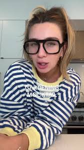 let’s make a gardening mocktail together🙂‍↔️🍃🥂 #gardening #mocktail  #nonalcoholicdrink #nonalchoholicdrinks #mocktailrecipe #californiasober