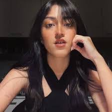 Amber Calderon's Instagram, Twitter & Facebook