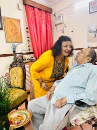 Smiling Father's Day papa your the best father of the world we love you  😊😍🥰