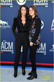 Brandi carlile (r) and her wife, catherine shepherd (l): Brandi Carlile Attends Acm Awards 2019 With Wife Catherine Shepherd Brandi Carlile Country Western Fashion Country Music Awards