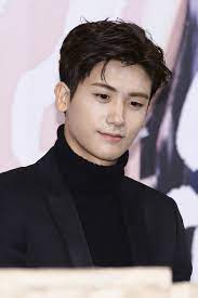 With this, fans are always asking if this handsome actor is currently dating or is in a. Ze A S Park Hyung Sik Candidly Discusses Overcoming The Difficulties Of His Hwarang Role Soompi