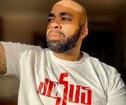 He passed away in a private hospital in johannesburg on friday afternoon he was recently suffering from chest pains. Tnm2bm Tgrno6m