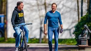 Op 6 mei 2020 kondigde het kabinet een stapsgewijze versoepeling van de coronamaatregelen aan. Verdere Corona Versoepelingen En Persconferentie Uitgesteld Max Vandaag