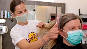 Die sogenannte bundesnotbremse sieht keine automatische schließung der friseursalons vor. Friseure Offnen Wieder Desinfizieren Schneiden Fohnen Zdfheute