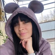 Alicia & Ella Coyle from Caherlistrane in Co. Galway with their Mayo  snowman....... two of the Green and Red's biggest supporters...!!! -SM