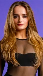 Kelly Sweeney's Instagram, Twitter & Facebook