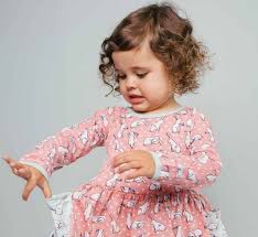 haarschnitt fur madchen mit locken 2 jahre seitenscheitel kinder frisuren madchen madchen frisuren kinderhaarschnitte
