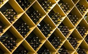 Faites votre choix parmi nos nombreuses combinaisons pour présenter votre collection de vin à sa juste mesure. Amenager Un Coin Cave A Vin Au Garage Quelles Solutions