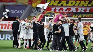 Beşiktaş, geçtiğimiz hafta kasımpaşa karşısında vasat bir futbol ortaya koymasına rağmen kazanmasını bildi ve. Besiktas Sampiyon Haberi Son Dakika Futbol Guncel Spor Turkiye Haber Basliklari Ve Gelismeler Haberler
