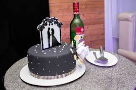 In september of 1930 george jenkins opened his first publix food store in winter haven, florida. 40 Minimalist Wedding Cake Inspirations For Modern Filipina Brides