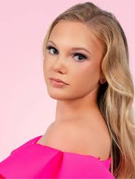 Elisse Sorrow, Makeup Artist