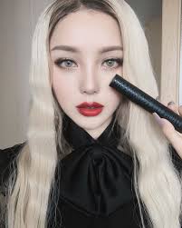 At the end of the day, however, it needs to come off, and knowing how to remove the makeup properly will help the whole process go more smoothly. Do You Really Know How To Remove Waterproof Makeup The Right Way Her World Singapore