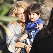 Born 2 february 1977) is a colombian singer and songwriter. 200 Shakira Ideen Shakira Schwanger Prominente Promi Mutter