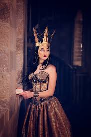 Which Queen Were You In Your Past Life Dark Beauty Magazine Creative Poses Dark Beauty