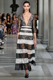 تصميمات مختلفة من فساتين السهرة و الخروج من المصممة العالمية كارولينا هيريرا 2017 Different Designs Of Spring 20 Evening Dress Fashion Ellegant Dresses Fashion