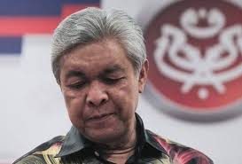 Menteri umno letak jawatan jika darurat lanjut lepas 1 ogos. Renungan Zahid Hamidi Tiada Pilihan Mesti Letak Jawatan Presiden Umno