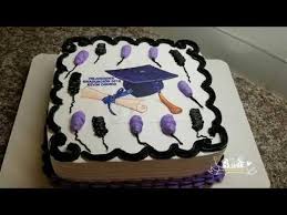 Dile bye bye a la uni con el mejor outfit para tu graduación de este año. Pastel Graduacion Sencillo