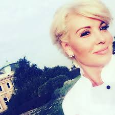 We did not find results for: Liptai Claudia Elarulta Miert Valtott Rovid Hajra