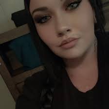 Hi! Me (19) and my partner Timothy (19) are looking for a studio or  apartment in the Arnhem or Velp area. We are moving to the Netherlands and  starting school at HAN