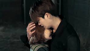 Adegan ciuman bibir kartun bikin gemes versi slideshow via youtube.com. Niatnya Hanya Sekedar Balas Dendam Namun Malah Termakan Oleh Permain Fiksipenggemar Fiksi Penggemar Amreading Gambar Bergerak Film Bagus Cerita Wattpad