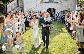 Ulrichshof-Juniorchef Benjamin Brandl und seine Patricia sagen im  Haidsteiner Kircherl „Ja“