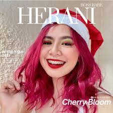 Karla Bloom's Instagram, Twitter & Facebook