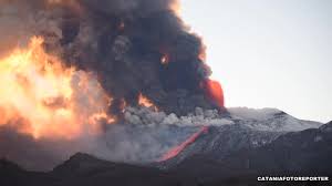 Il tremore vulcanico registrato dalle stazioni dell'ingv di catania alle. Etna Un Ora Di Fuoco E Spettacolo Il Video Che Racconta L Ultima Eruzione Giornale Di Sicilia
