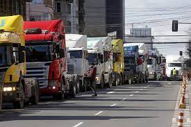 Se levantó el paro de camioneros en punta delgada tras un principio de acuerdo a última hora de la noche de este miércoles, se logró un avance en el diálogo entre los transportistas chilenos y la intendenta de magallanes, jennifer rojas. Paro De Camioneros Primero Como Tragedia Y Luego Como Farsa El Morrocotudo Cl Noticias De Arica Y Parinacota