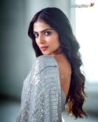 Malavika mohanan closes the finale by suneet varma at delhi times fashion week 2. Malavika Mohanan Photos Tamil Actress Photos Images Gallery Stills And Clips Indiaglitz Com
