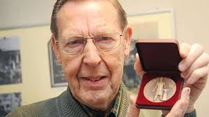 Rolf Praast bekommt Schlotschmed-Medaille