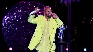 Fotos y recuerdos selena quintanilla english translation lyrics aesthetic. What Maluma S Hawaii At The Vmas Really Means