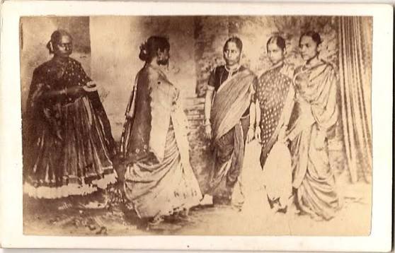File:Photograph of a group of 5 Indian women in 1875.jpg - Wikimedia Commons