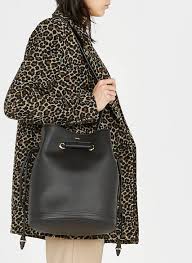 Unikatowe, personalizowane i ręcznie robione przedmioty z torby i torebki naszych sklepów. Soldes Sac Seau En Cuir Graine Noir Lancel Createurs Place Des Tendances