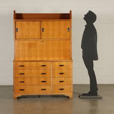 Hier kann es sonst passieren, dass aufgrund eines auszugs der oberen schubladen mit dem gewicht der akten der. Schrank Mit Schubladen Teakholz Vintage Italien 60er Jahre Mobiliar Moderne Dimanoinmano It