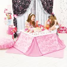 Kotatsu It S A Japanese Table With A Heater Underneath And A Blanket To Keep Cozy And I Need One In My House So Kawaii Japanese Table Cute Japanese Bows
