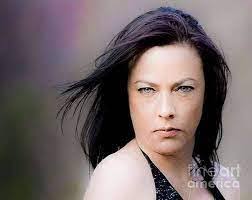 Kelsey Chabal's Instagram, Twitter & Facebook