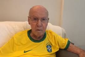 112360039 the only 4 times world cup champion in the history of the sport! Aos 89 Anos Zagallo Cria Conta No Instagram Voces Vao Ter Que Me Engolir