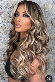 Janet Perera's Instagram, Twitter & Facebook