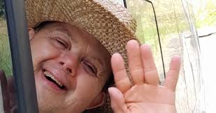 Mò diamo un pulmino a Modiano