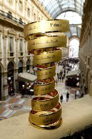 Tao se abraza con todo su equipo, un ineos que ha conseguido el doblete del día con la victoria de etapa y la general de este giro de italia, un auténtico éxito para ellos y aprovecha además para. Giro D Italia Ø¯Ø± ØªÙˆÛŒÛŒØªØ± Il Trofeo Senza Fine Sara Esposto Alla Rizzoligalleria Di Milano A Partire Dal 9 Di Maggio Http T Co Eia1dk8hgs