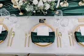 Emerald green goes well with peach, this color palette is perfect for outdoor winter weddings. Green With Envy An Emerald Green Wedding Lisanorrisevents Com