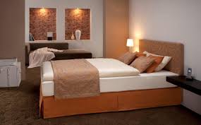 Volant updated their cover photo. Bett Mit Elegantem Abziehbarem Volant Tagesdecke