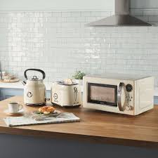 New Aldi Microwave Toaster And Kettle Set Adds Cool Retro Vibes To Kitchens Retro Kitchen Appliances Kitchen Retro Kitchen